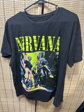 Women’s XL nirvana band tee shirt
